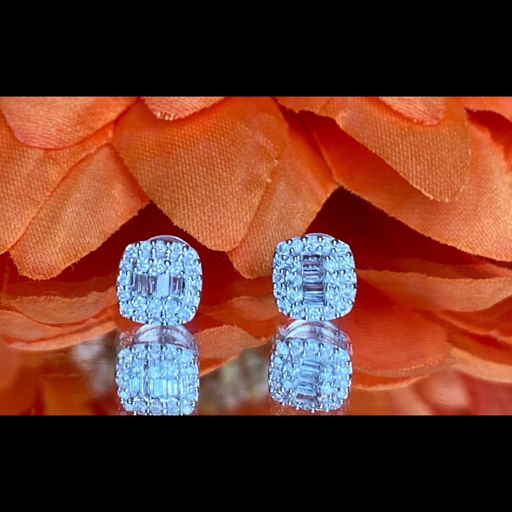 ❌SOLD❌Natural diamonds .20 carats total in 18k
